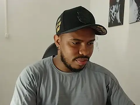 Snapshot of Alessandro_Hamed chatting on 04/14/26, 01:38 Alessandro Hamed online show from 04/14/26, 01:38