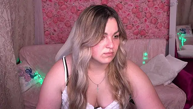 Snapshot of AlissyaGrayy chatting on 03/19/26, 01:44 AlissyaGrayy online show from 03/19/26, 01:44