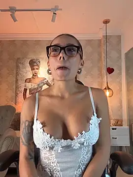 SERENAA   online show from 03/31/26, 03:30