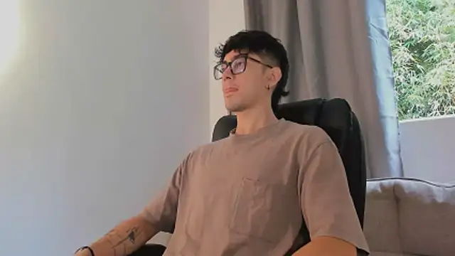 etham wolf1 online show from 04/13/26, 05:39