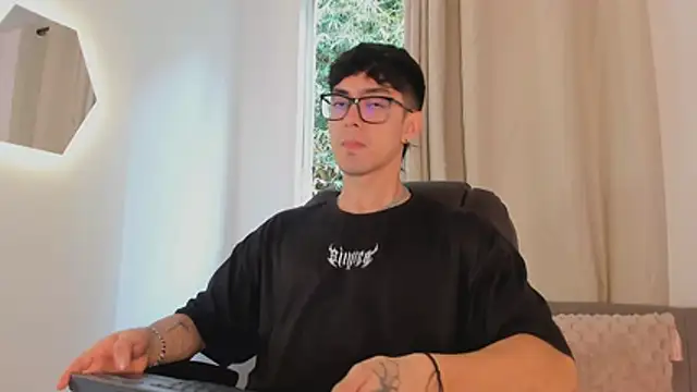 etham wolf1 online show from 04/15/26, 05:28