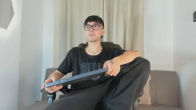 etham wolf1 online show from 04/07/26, 05:37