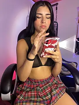 Snapshot of Shalom_pink18 chatting on 04/03/26, 06:47 Shalom pink18 online show from 04/03/26, 06:47