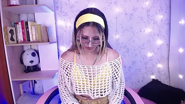  Alexaavandercloude online show from 05/15/26, 07:45