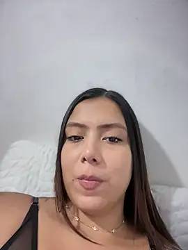 Snapshot of LauTul chatting on 04/15/26, 04:11 LauTul online show from 04/15/26, 04:11