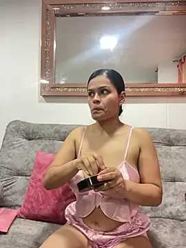 leoylia online show from 04/14/26, 03:44