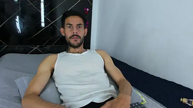 Snapshot of Leo_Vesper chatting on 04/11/26, 12:20 Leo Vesper online show from 04/11/26, 12:20