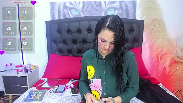 Snapshot of Scarlet_Hiit chatting on 03/19/26, 02:33 Scarlet Hiit online show from 03/19/26, 02:33