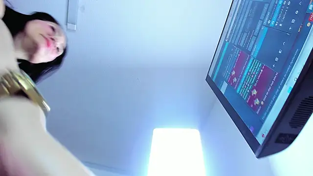 Snapshot of Scarlet_Hiit chatting on 03/27/26, 08:26 Scarlet Hiit online show from 03/27/26, 08:26