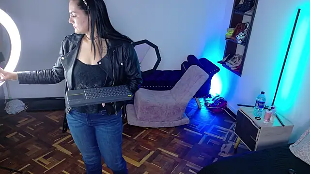 Scarlet Hiit online show from 07/03/26, 04:19