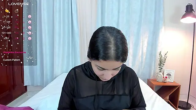 Snapshot of sweet_aura31 chatting on 05/17/26, 07:36 sweet aura31 online show from 05/17/26, 07:36