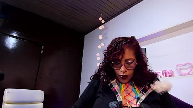 Mariia Paulaa online show from 03/28/26, 04:57