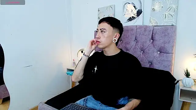 Snapshot of Yoshua_Smith chatting on 04/10/26, 08:05 Yoshua Smith online show from 04/10/26, 08:05