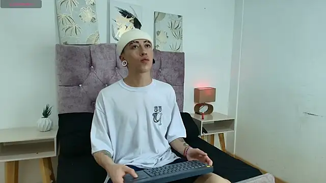 Snapshot of Yoshua_Smith chatting on 04/04/26, 07:53 Yoshua Smith online show from 04/04/26, 07:53