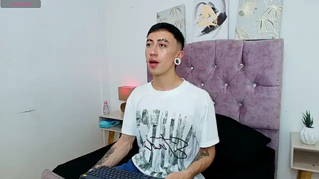 Snapshot of Yoshua_Smith chatting on 04/07/26, 07:48 Yoshua Smith online show from 04/07/26, 07:48