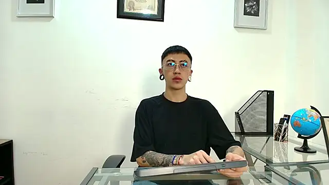 Snapshot of Yoshua_Smith chatting on 03/20/26, 11:44 Yoshua Smith online show from 03/20/26, 11:44