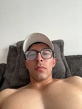 Snapshot of LeonBlazze chatting on 04/06/26, 07:37 LeonBlazze online show from 04/06/26, 07:37