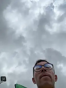 Snapshot of LeonBlazze chatting on 04/11/26, 05:27 LeonBlazze online show from 04/11/26, 05:27