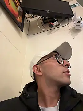 Snapshot of LeonBlazze chatting on 03/23/26, 11:48 LeonBlazze online show from 03/23/26, 11:48