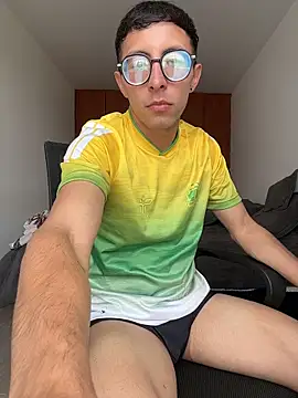 Snapshot of LeonBlazze chatting on 04/01/26, 04:26 LeonBlazze online show from 04/01/26, 04:26