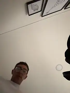 Snapshot of LeonBlazze chatting on 03/25/26, 12:04 LeonBlazze online show from 03/25/26, 12:04