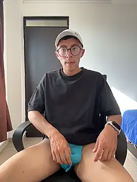 Snapshot of LeonBlazze chatting on 04/12/26, 08:56 LeonBlazze online show from 04/12/26, 08:56