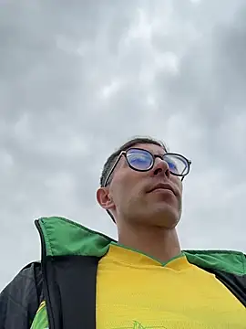 Snapshot of LeonBlazze chatting on 03/31/26, 03:25 LeonBlazze online show from 03/31/26, 03:25