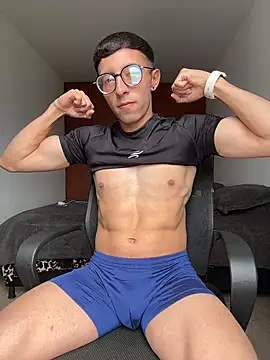 Snapshot of LeonBlazze chatting on 03/29/26, 07:04 LeonBlazze online show from 03/29/26, 07:04