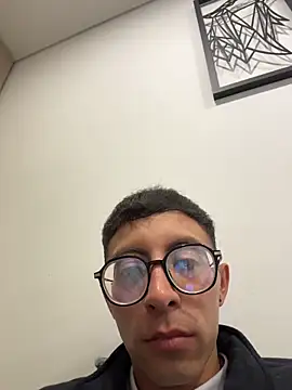 Snapshot of LeonBlazze chatting on 03/25/26, 12:00 LeonBlazze online show from 03/25/26, 12:00