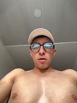 Snapshot of LeonBlazze chatting on 04/09/26, 03:18 LeonBlazze online show from 04/09/26, 03:18