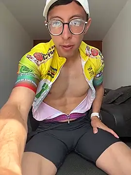 Snapshot of LeonBlazze chatting on 04/04/26, 06:03 LeonBlazze online show from 04/04/26, 06:03