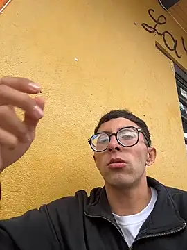 Snapshot of LeonBlazze chatting on 04/05/26, 06:58 LeonBlazze online show from 04/05/26, 06:58