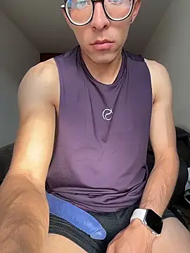 Snapshot of LeonBlazze chatting on 03/21/26, 10:02 LeonBlazze online show from 03/21/26, 10:02