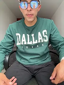 Snapshot of LeonBlazze chatting on 04/14/26, 08:47 LeonBlazze online show from 04/14/26, 08:47