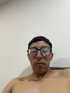 Snapshot of LeonBlazze chatting on 04/06/26, 04:46 LeonBlazze online show from 04/06/26, 04:46