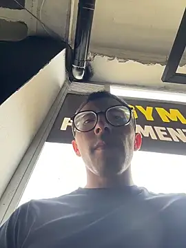 Snapshot of LeonBlazze chatting on 04/13/26, 01:48 LeonBlazze online show from 04/13/26, 01:48