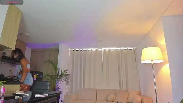 Aleja evangeline online show from 04/12/26, 04:43