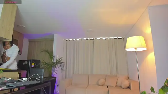 Aleja evangeline online show from 04/11/26, 08:23