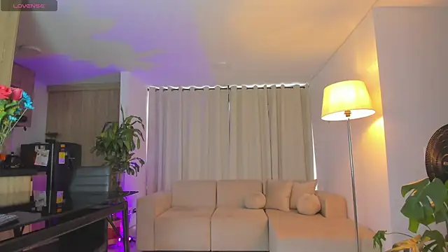 Snapshot of Aleja_evangeline chatting on 06/06/26, 06:35 Aleja evangeline online show from 06/06/26, 06:35