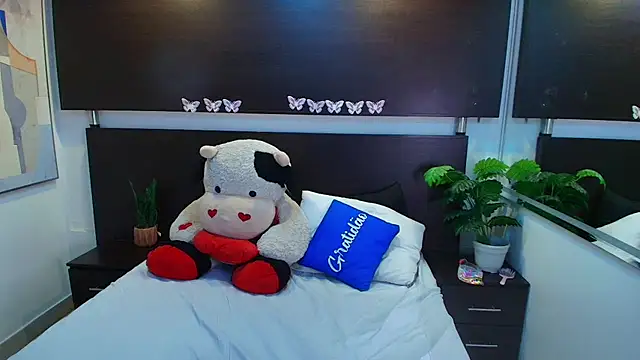 Kitty  meow online show from 07/04/26, 12:21