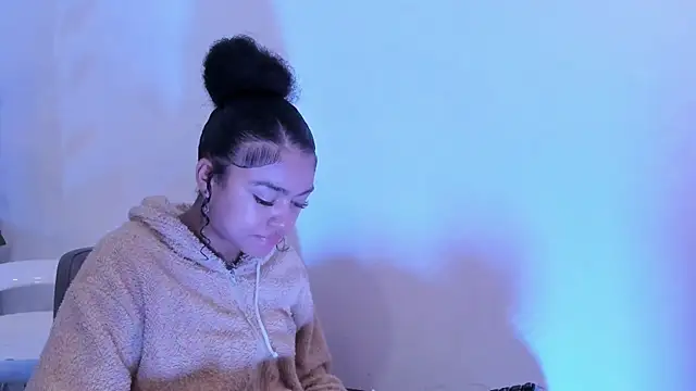 Alaia2 online show from 04/16/26, 12:28