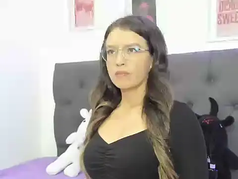 JulianaLaurent online show from 03/28/26, 10:00