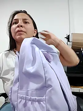 Snapshot of LilasBoobs chatting on 04/15/26, 01:11 LilasBoobs online show from 04/15/26, 01:11