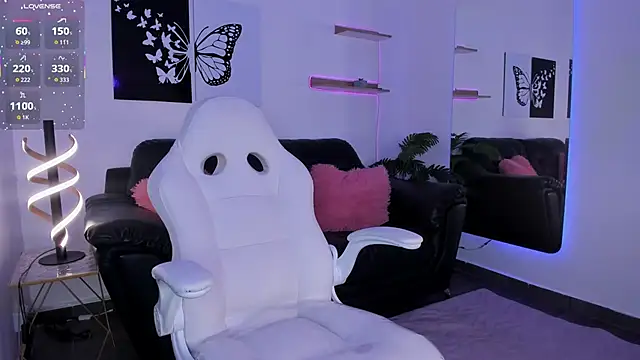 Snapshot of Mia_Luna chatting on 04/14/26, 09:31 Mia Luna online show from 04/14/26, 09:31