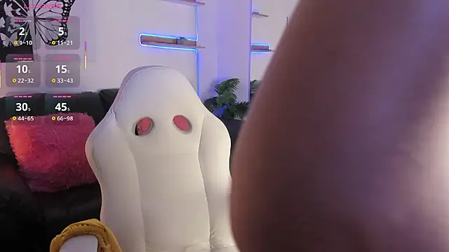 Snapshot of Mia_Luna chatting on 03/20/26, 07:04 Mia Luna online show from 03/20/26, 07:04