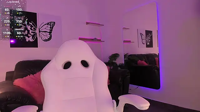 Snapshot of Mia_Luna chatting on 04/04/26, 07:42 Mia Luna online show from 04/04/26, 07:42