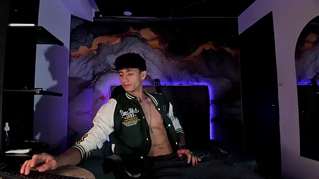 MaxiimoRomano  online show from 05/19/26, 01:18