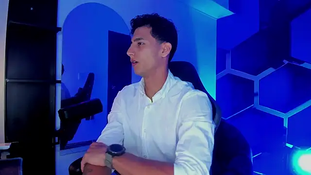 Snapshot of MaxiimoRomano_ chatting on 07/31/26, 07:33 MaxiimoRomano online show from 07/31/26, 07:33