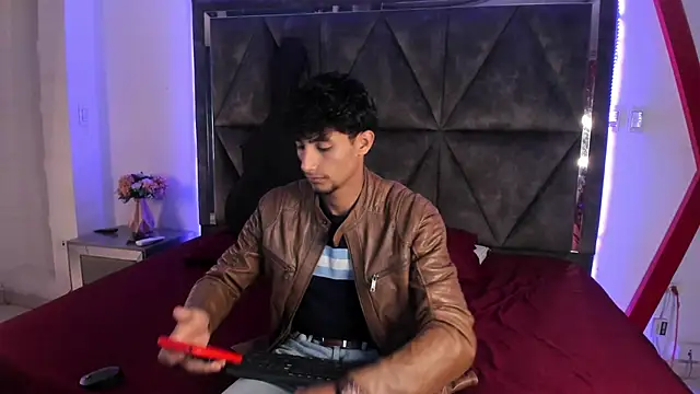 Snapshot of MaxiimoRomano_ chatting on 03/21/26, 01:15 MaxiimoRomano online show from 03/21/26, 01:15