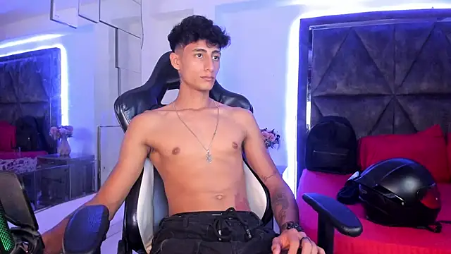 Snapshot of MaxiimoRomano_ chatting on 04/01/26, 01:41 MaxiimoRomano online show from 04/01/26, 01:41